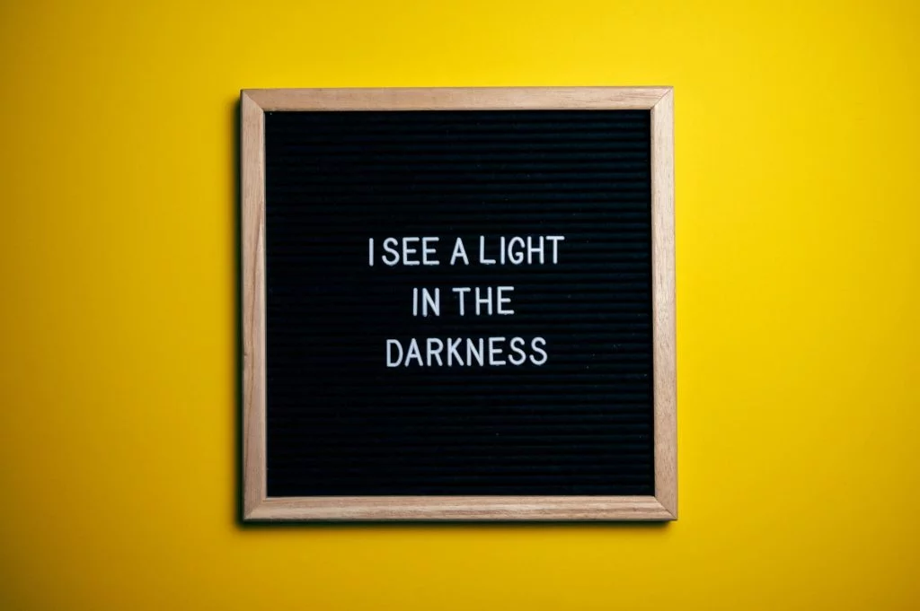 i see light in the darkness text